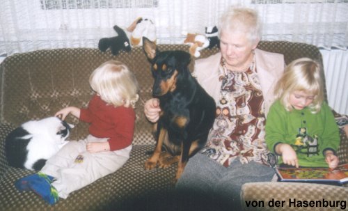 Anka mit ihrer Familie